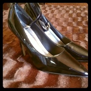 Frederick's of Hollywood black pumps